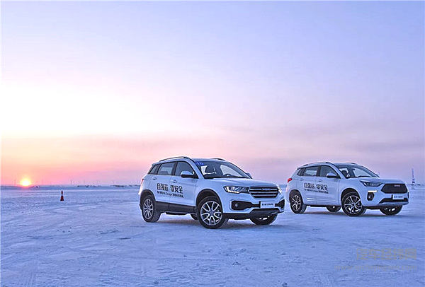 冰雪上玩F1 拖拽45吨重卡 这不是新哈弗H6 Coupe的极限