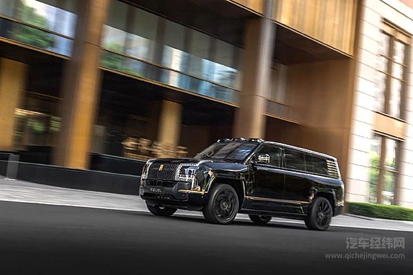 空间、性能、安全三位一体 仰望U8L鼎世版打破传统豪华 SUV 固有格局