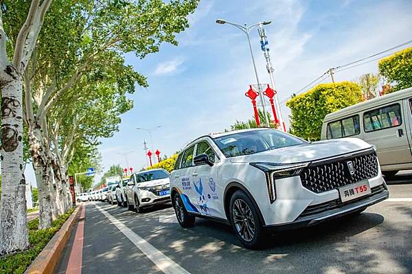 “新奔腾车队”发力 一汽奔腾T55交付教育龙头企业采购订单