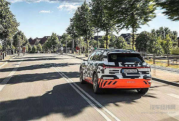 预售62万起，奥迪首款电动车内饰完整公开