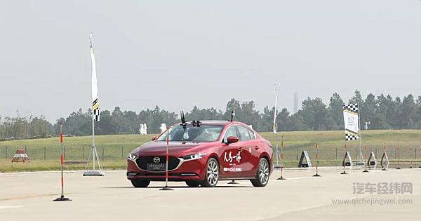 次世代MAZDA3 昂克赛拉创吉尼斯记录 以极限操控演绎了终极版的“人马一体”
