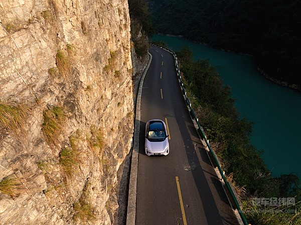 阿维塔06与极氪001 谁更懂Z世代的出行需求？