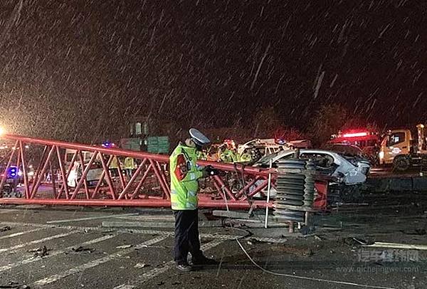 惊心动魄！大货车失控 兰州南收费站重大交通事故…