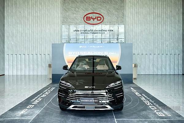 比亚迪宋PLUSDM-i在泰国盛大上市