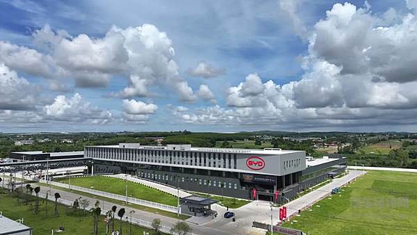 比亚迪宋PLUSDM-i在泰国盛大上市