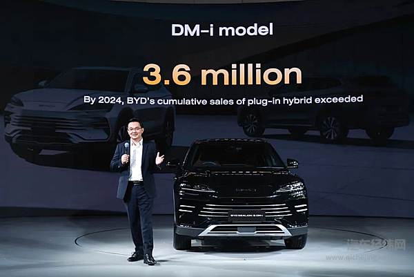 比亚迪宋PLUSDM-i在泰国盛大上市