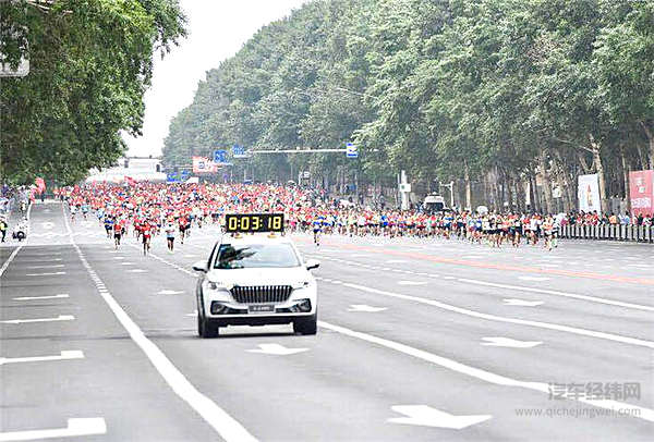 红旗HS5参赛马拉松 秀一波“奔跑”技能！
