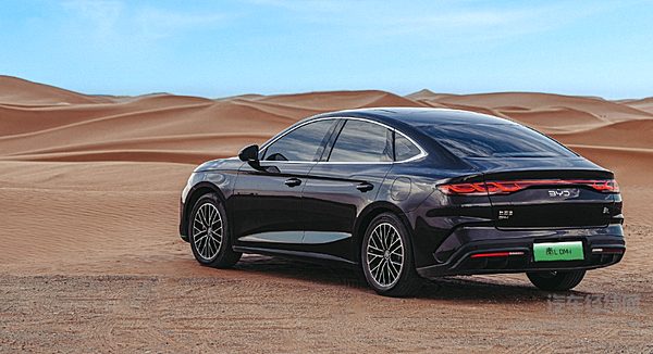 国产新能源轿车对决 小鹏MONA M03靠什么与秦L竞争？