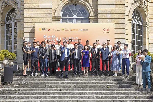 和红旗一起从长安到巴黎 走进法国祝捷仪式