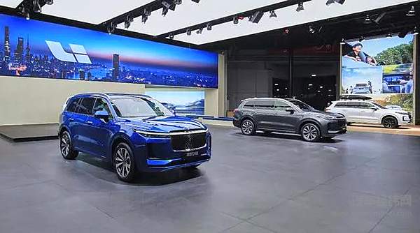 一辆会思考的汽车 or 一台会行走的超级计算机？