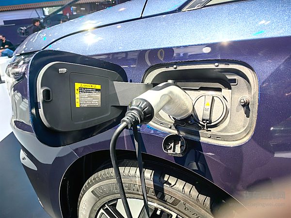 江淮瑞风RF8鸿蒙版上市 有华为就有销量？