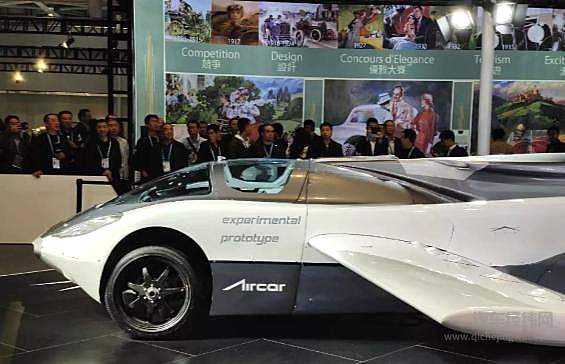 进博会飞行汽车吸睛 仅需120秒汽车变飞机！