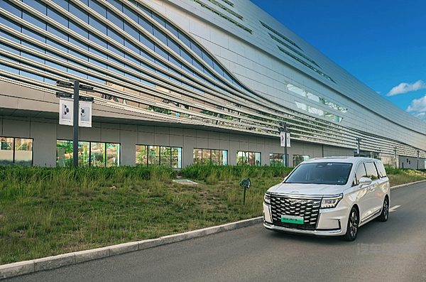 20万元级别插混MPV二选一 瑞风RF8与传祺E8谁更占优？