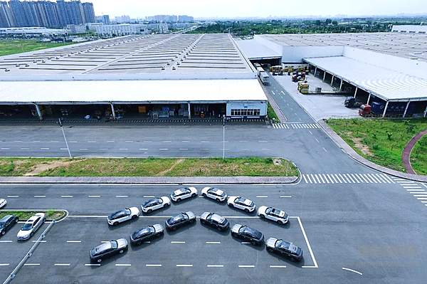 东风雪铁龙凡尔赛C5 X首批展车正式发运！8月9日开启预售