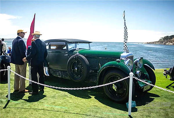 比亚迪唐EV抢镜圆石滩车展！