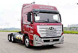 現(xiàn)代商用車新一代創(chuàng)虎 460馬力 6X4 國六燃氣重卡牽引車 (采埃孚變速箱)