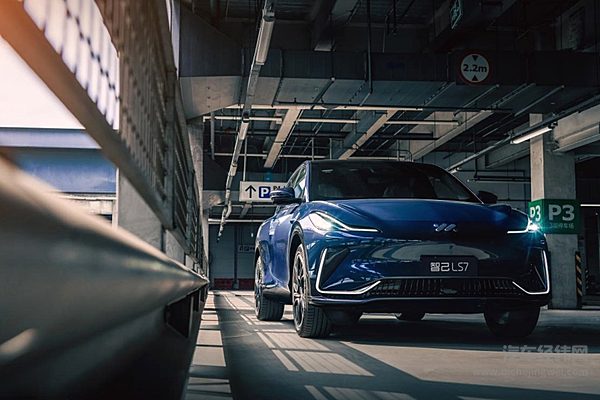 智己LS7入门车型降4万 改走亲民路线能否换来销量增长？