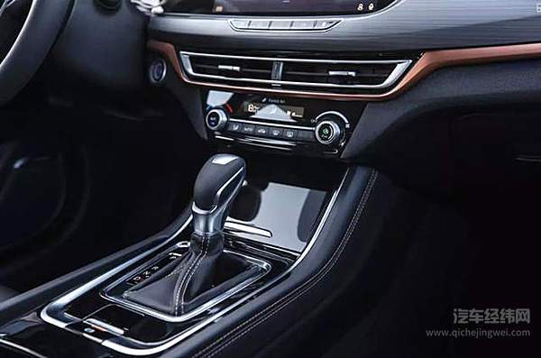 长安汽车做了一道年轻人的“菜” 第二代逸动XT上市7.79万起