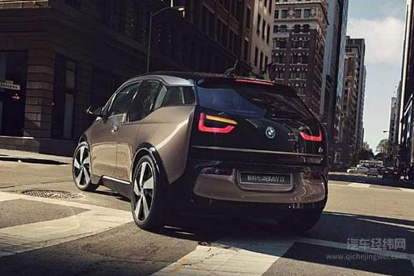 自带“女王副驾” mini版宝马商务车凭精致胜出！