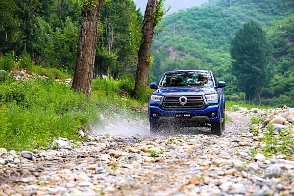 深度试驾全球高性能皮卡2.4T长城炮 冠军实力再进阶