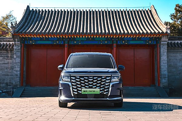 江淮瑞风RF8有华为加持 能否挑战比亚迪夏？