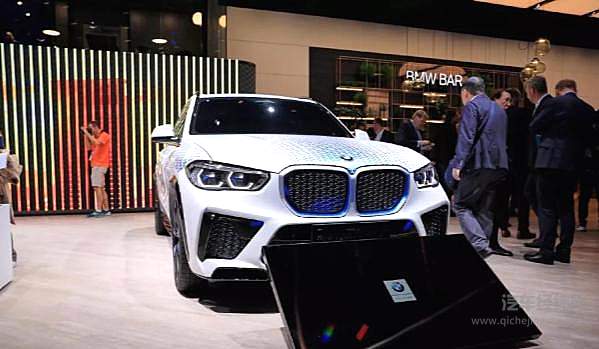 禁售燃油车的脚步越来越近 中外车企加速布局新能源！