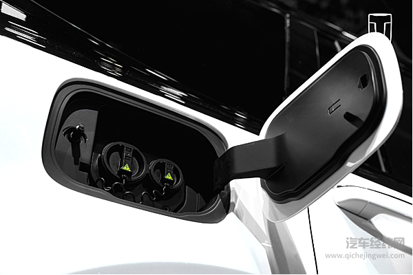 坦克300和坦克500押宝混动路线 国产硬派越野迈入新能源领域