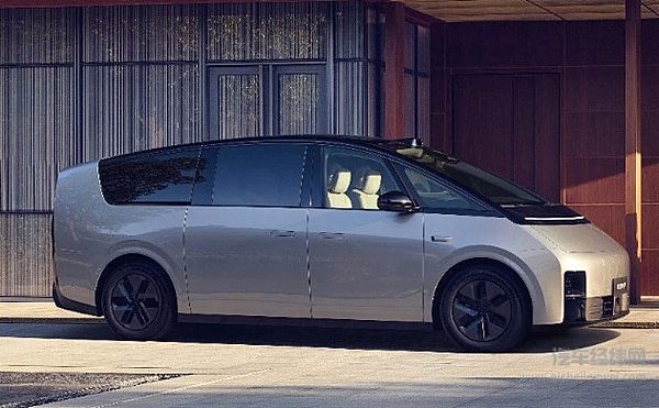 理想MEGA两款全新颜色来了！