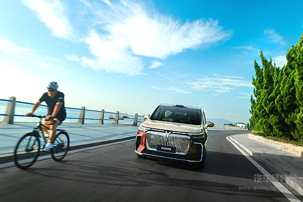 2026款岚图梦想家32.99万起驭梦上市 高端MPV行业痛点一一破解！