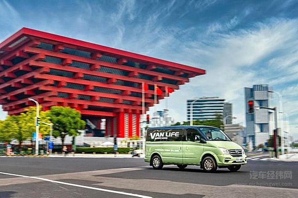 上汽大通MAXUS“高价值宽体轻客”新途V80超值版