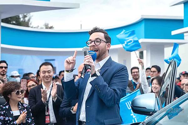 比亚迪墨西哥分公司市场传播与营销负责人  Gustavo Lara现场致辞