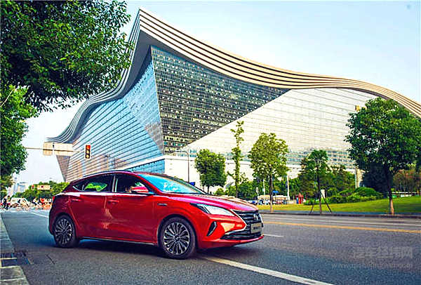 长安汽车做了一道年轻人的“菜” 第二代逸动XT上市7.79万起