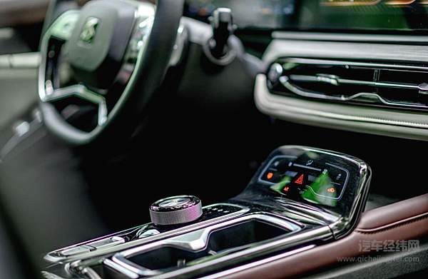 思皓品牌MIS皓学架构下首款车型上市 思皓QX吸引了谁的好奇心？