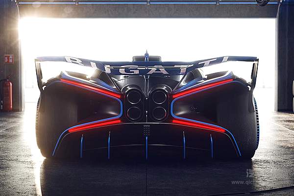 加倍的汽缸 布加迪Bolide带来加倍的快乐！