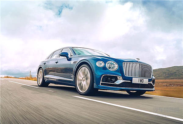 宾利新款百公里加速3.8S演绎“飞驰人生”！