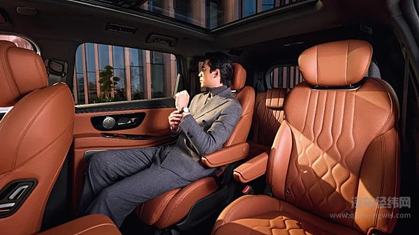 星途揽月C-DM20.99万元全球巅峰上市丨油电同价全新定义全球混动旗舰新标杆