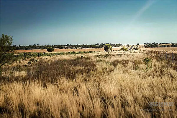 在澳洲内陆与蔚来ES8一起感受盛夏的风