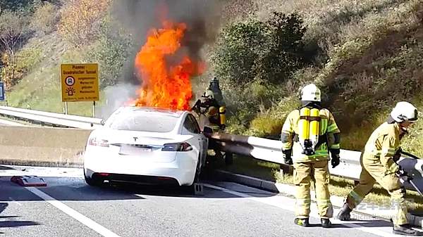 2020年的第一波新能源汽车自燃 来得更早一些