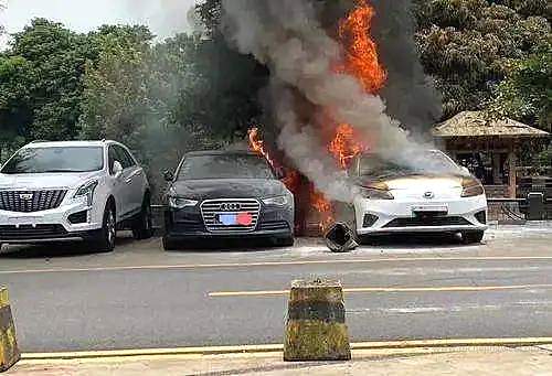 红旗H9自燃为何上热搜？