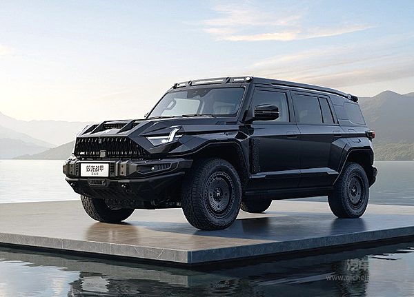 比亚迪三电对决军工品质 仰望U8L鼎世版与猛士917谁更强？