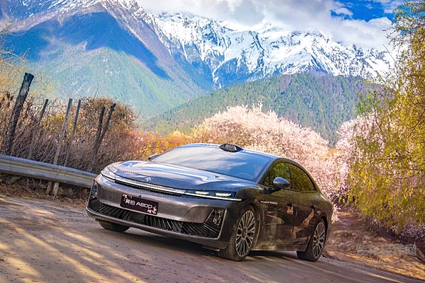 增程式中大型轿车二选一 阿维塔12与昊铂A800谁更强？