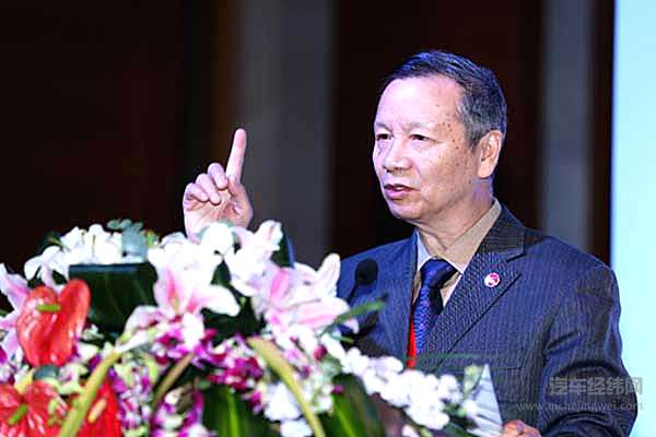 中国物流学会副会长、物流商用车网首席顾问 恽绵 发言