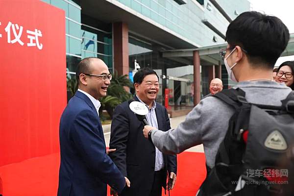 荣威“业界新赢家”大家庭又添新成员 荣威iMAX8交付福耀集团创始人曹德旺