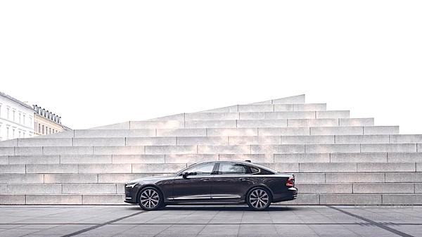 凯迪拉克CT6新款上市 与沃尔沃S90相比谁才是二线豪车领头羊？