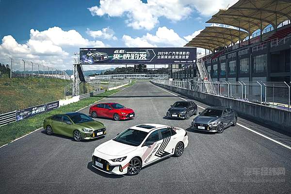 秒变迷弟！影豹飞人版9.83万元致敬亚洲飞人苏炳添