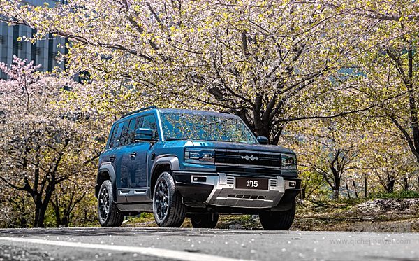 两种不同的越野风格 坦克400 Hi4-T和豹5哪一款更值得入手？