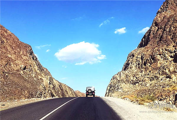 把不可能变为可能 梅赛德斯-奔驰G级越野车身怀绝技