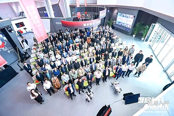 福田康明斯發(fā)布“未來工位” AI+制造正重構(gòu)燈塔工廠細(xì)胞單元