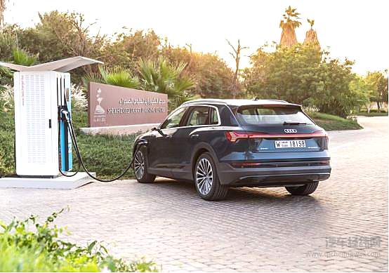 奥迪A8L新增V8车型 或许大排量的出路在这里