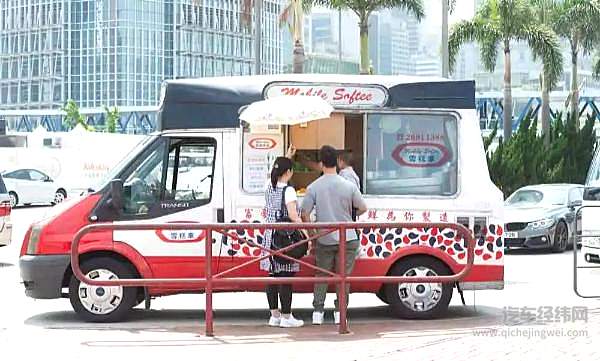 地摊经济走红 看似零门槛但其实也有专业要求！